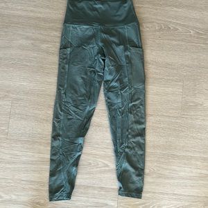 Aerie Green Leggings with mesh sides and pockets!